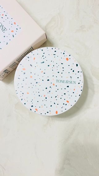 TONEfitSUN 쿠션 12g 비건 톤업 선쿠션 한국산 SPF 50+/ PA++++ — 5점을 준 리뷰어가 2023년 2월 올린 사용 사진