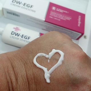 이지듀 DW-EGF 크림 다이브썸 1.69 Fl.Oz — 4.5점을 준 리뷰어가 2021년 8월 올린 사용 사진