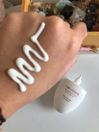 H2VA25 Skin Fit Sun Essence SPF50+ PA++++ 50ml / 1.69 FL.oz Moisturizing Sunblock Sunscreen K-Beauty — 3.5점을 준 리뷰어가 2024년 10월 올린 사용 사진