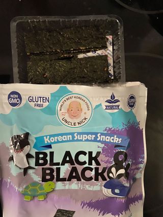 UNCLE NICK 한국 슈퍼 스낵 블랙 &amp; 블랙 김 스낵 — 5점을 준 리뷰어가 2021년 9월 올린 사용 사진