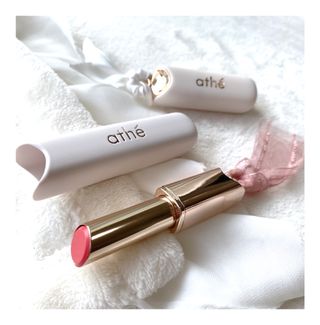 ATHE AUTHENTIC AIRY LIP BALM / 비건립밤 / 어센틱립밤 / 에어리립밤 (수정 요청) — 4점을 준 리뷰어가 2022년 7월 올린 사용 사진