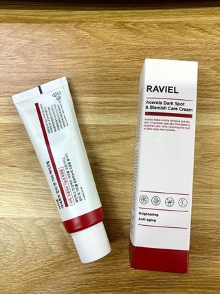 라비엘 아세로라 &amp; 스네일 뮤신 다크 스팟 케어 크림 1.7 fl oz (50ml), 스네일 뮤신 &amp; 히알루론산 — 5점을 준 리뷰어가 2023년 4월 올린 사용 사진