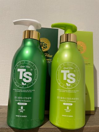 ゴールドプラスセット(シャンプー500g x 1ea/トリートメント500ml X 1ea) — 4점을 준 리뷰어가 2023년 4월 올린 사용 사진