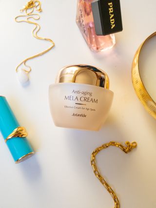 Jutanhak 안티에이징 멜라 크림 50ml / 1.69oz 잡티 &amp; 다크 스팟 케어 하이드레이팅 크림 — 5점을 준 리뷰어가 2022년 11월 올린 사용 사진