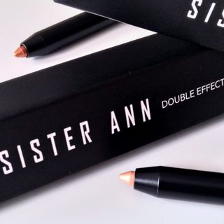 씨스터앤 시스터앤 더블이펙트 워터프루프 아이펜슬_미국 — 5점을 준 리뷰어가 2022년 4월 올린 사용 사진