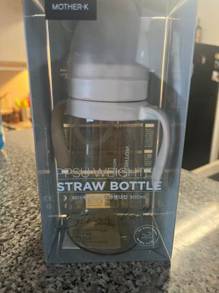 마더케이 -[MOTHER-K] Sippy Cup with Weighted Straw — 5점을 준 리뷰어가 2023년 8월 올린 사용 사진