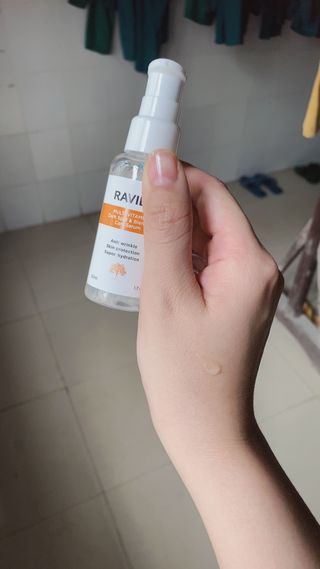 라비엘 멀티 비타민 다크 스팟 &amp; 블레미쉬 케어 페이스 세럼 모든 피부용 1.7 fl oz — 3.5점을 준 리뷰어가 2023년 4월 올린 사용 사진