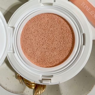 TONEfitSUN 쿠션 12g 비건 톤업 선쿠션 한국산 SPF 50+/ PA++++ — 3점을 준 리뷰어가 2023년 1월 올린 사용 사진