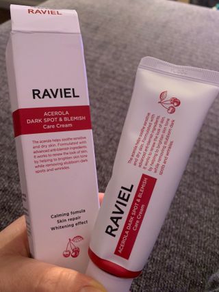 라비엘 아세로라 &amp; 스네일 뮤신 다크 스팟 케어 크림 1.7 fl oz (50ml), 스네일 뮤신 &amp; 히알루론산 — 5점을 준 리뷰어가 2023년 2월 올린 사용 사진