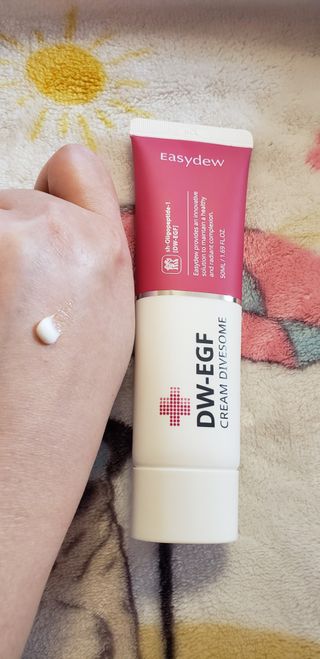 이지듀 DW-EGF 크림 다이브썸 1.69 Fl.Oz — 5점을 준 리뷰어가 2021년 8월 올린 사용 사진