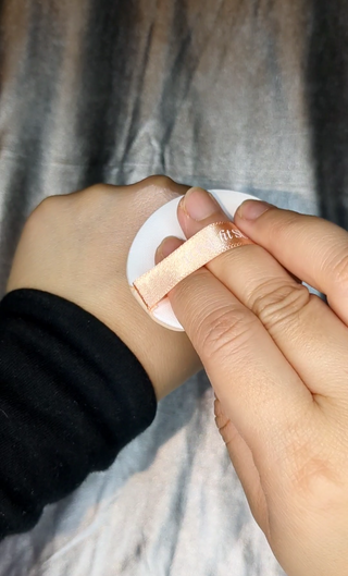 TONEfitSUN 쿠션 12g 비건 톤업 선쿠션 한국산 SPF 50+/ PA++++ — 5점을 준 리뷰어가 2023년 6월 올린 사용 사진