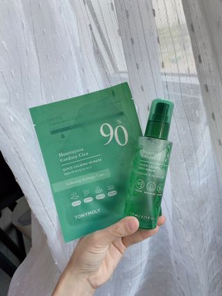 토니모리 어성초시카 퀵 카밍 미스트 세럼 & 어성초시카 퀵 카밍 90 마스크 — 5점을 준 리뷰어가 2022년 8월 올린 사용 사진