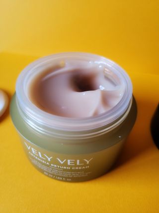 VELY VELY Artemisia Return Cream — 4.5점을 준 리뷰어가 2021년 4월 올린 사용 사진