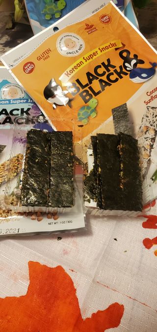 UNCLE NICK 한국 슈퍼 스낵 블랙 &amp; 블랙 김 스낵 — 5점을 준 리뷰어가 2021년 11월 올린 사용 사진