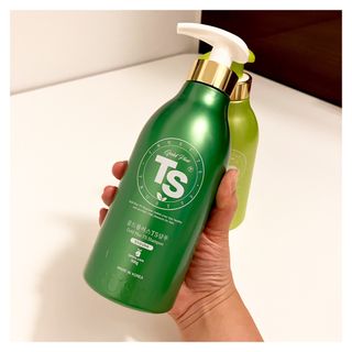 ゴールドプラスセット(シャンプー500g x 1ea/トリートメント500ml X 1ea) — 4점을 준 리뷰어가 2023년 3월 올린 사용 사진