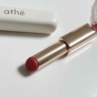 ATHE AUTHENTIC AIRY LIP BALM / 비건립밤 / 어센틱립밤 / 에어리립밤 (수정 요청) — 5점을 준 리뷰어가 2022년 8월 올린 사용 사진