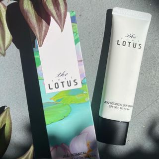 제주 보태니컬 선크림/더 퓨어 로터스 어메니티 세트/연꽃잎 마스크 - 진정 — 4.5점을 준 리뷰어가 2022년 8월 올린 사용 사진