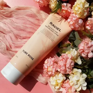 라비엘 RAVIEL 밸런스드 케어 모이스처라이징 퍼퓸 바디 로션 6.8 fl oz (200ml), 릴리 머스크 / 튜브 로즈 — 5점을 준 리뷰어가 2022년 9월 올린 사용 사진