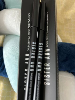 씨스터앤 시스터앤 더블이펙트 워터프루프 아이펜슬_미국 — 5점을 준 리뷰어가 2022년 4월 올린 사용 사진