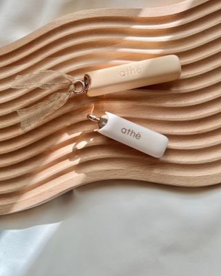 ATHE AUTHENTIC AIRY LIP BALM / 비건립밤 / 어센틱립밤 / 에어리립밤 (수정 요청) — 5점을 준 리뷰어가 2022년 8월 올린 사용 사진