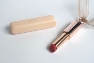 ATHE AUTHENTIC AIRY LIP BALM / 비건립밤 / 어센틱립밤 / 에어리립밤 (수정 요청) — 3.5점을 준 리뷰어가 2022년 8월 올린 사용 사진