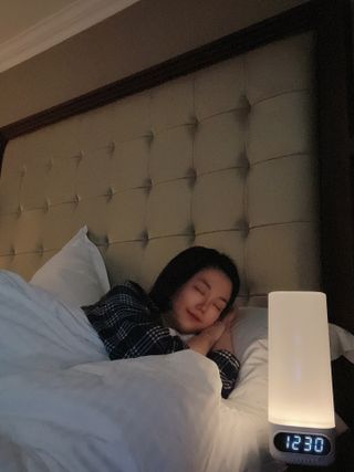 스마트조명소화기 블럭(VLCOK) 스마트조명소화기 블럭VLOCK 디지털시계 조명수유등/무드등화재감지 및 알람 투척식소화기 탑재 — 5점을 준 리뷰어가 2022년 3월 올린 사용 사진