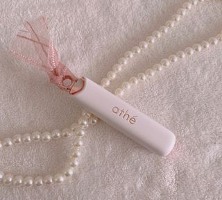 ATHE AUTHENTIC AIRY LIP BALM / 비건립밤 / 어센틱립밤 / 에어리립밤 (수정 요청) — 5점을 준 리뷰어가 2022년 8월 올린 사용 사진