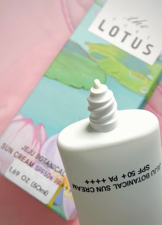 더 퓨어 로터스 제주 식물 선크림 / 제주 연잎 &amp; 동백 미스트 / 순수한 연꽃 어메니티 세트 — 5점을 준 리뷰어가 2022년 9월 올린 사용 사진
