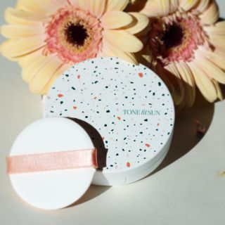 TONEfitSUN 쿠션 12g 비건 톤업 선쿠션 한국산 SPF 50+/ PA++++ — 4점을 준 리뷰어가 2023년 2월 올린 사용 사진