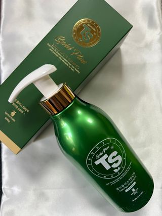 ゴールドプラスセット(シャンプー500g x 1ea/トリートメント500ml X 1ea) — 4점을 준 리뷰어가 2023년 3월 올린 사용 사진