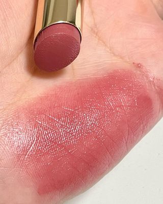 ATHE AUTHENTIC AIRY LIP BALM / 비건립밤 / 어센틱립밤 / 에어리립밤 (수정 요청) — 4점을 준 리뷰어가 2022년 8월 올린 사용 사진