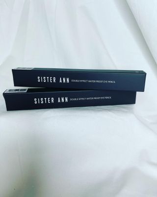 씨스터앤 시스터앤 더블이펙트 워터프루프 아이펜슬_미국 — 1.5점을 준 리뷰어가 2022년 2월 올린 사용 사진