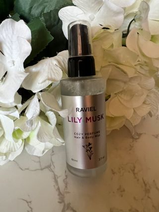 라비엘 RAVIEL 코지 퍼퓸 헤어 &amp; 바디 미스트 스프레이 2.7 fl oz(80ml), 릴리 머스크/튜브 로즈 — 4점을 준 리뷰어가 2022년 9월 올린 사용 사진