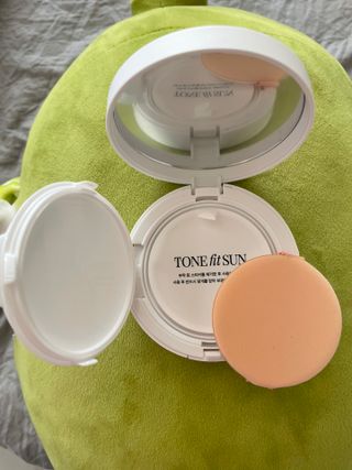 TONEfitSUN 쿠션 12g 비건 톤업 선쿠션 한국산 SPF 50+/ PA++++ — 5점을 준 리뷰어가 2023년 6월 올린 사용 사진