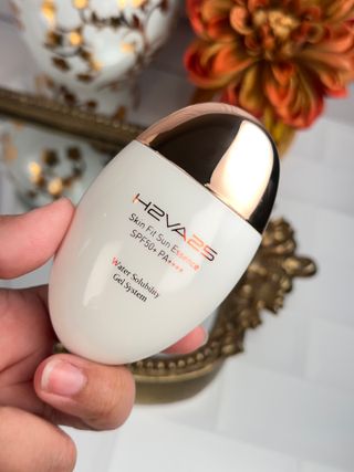 H2VA25 Skin Fit Sun Essence SPF50+ PA++++ 50ml / 1.69 FL.oz Moisturizing Sunblock Sunscreen K-Beauty — 5점을 준 리뷰어가 2024년 10월 올린 사용 사진