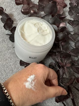 비엔디 2나우[ENG]BnD Body Whitening Underarm Cream — 5점을 준 리뷰어가 2024년 12월 올린 사용 사진