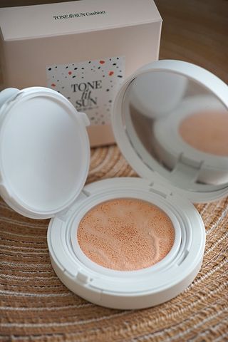 TONEfitSUN 쿠션 12g 비건 톤업 선쿠션 한국산 SPF 50+/ PA++++ — 4점을 준 리뷰어가 2023년 2월 올린 사용 사진