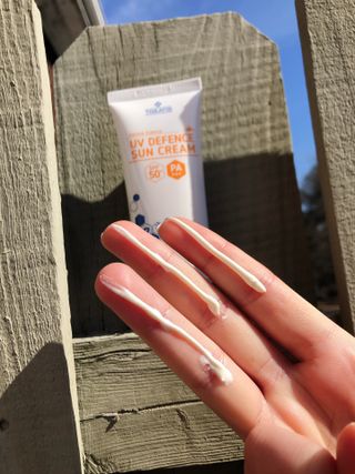 트리티스 US [TREATIS] UV Defence Sun Cream PA+++ / SPF50+ — 3.5점을 준 리뷰어가 2021년 3월 올린 사용 사진