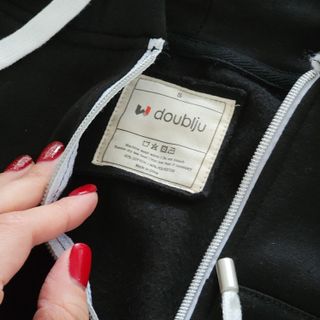 DOUBLJU Womens 캐주얼 긴팔 자르기 탑 지퍼 업 후드 티 스웨터 플러스 사이즈 — 5점을 준 리뷰어가 2022년 12월 올린 사용 사진