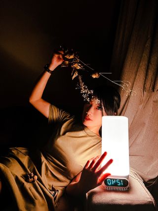 스마트조명소화기 블럭(VLCOK) 스마트조명소화기 블럭VLOCK 디지털시계 조명수유등/무드등화재감지 및 알람 투척식소화기 탑재 — 5점을 준 리뷰어가 2022년 4월 올린 사용 사진