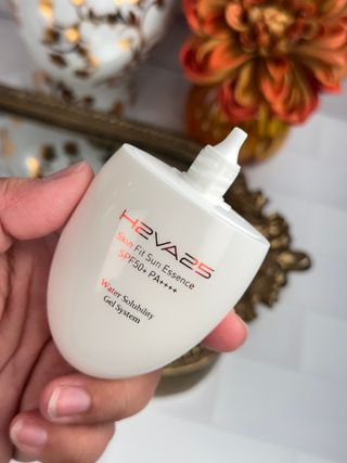 H2VA25 Skin Fit Sun Essence SPF50+ PA++++ 50ml / 1.69 FL.oz Moisturizing Sunblock Sunscreen K-Beauty — 5점을 준 리뷰어가 2024년 10월 올린 사용 사진