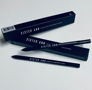 씨스터앤 시스터앤 더블이펙트 워터프루프 아이펜슬_미국 — 5점을 준 리뷰어가 2022년 4월 올린 사용 사진