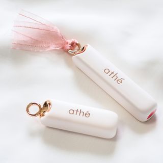 ATHE AUTHENTIC AIRY LIP BALM / 비건립밤 / 어센틱립밤 / 에어리립밤 (수정 요청) — 5점을 준 리뷰어가 2022년 8월 올린 사용 사진