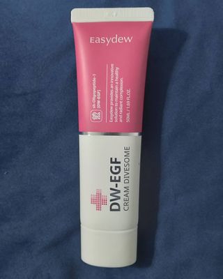 이지듀 DW-EGF 크림 다이브썸 1.69 Fl.Oz — 5점을 준 리뷰어가 2021년 8월 올린 사용 사진