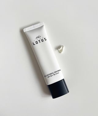 더 퓨어 로터스 제주 식물 선크림 / 제주 연잎 &amp; 동백 미스트 / 순수한 연꽃 어메니티 세트 — 5점을 준 리뷰어가 2022년 10월 올린 사용 사진