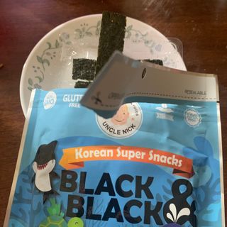 UNCLE NICK 한국 슈퍼 스낵 블랙 &amp; 블랙 김 스낵 — 5점을 준 리뷰어가 2021년 11월 올린 사용 사진