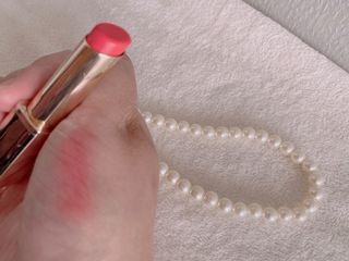 ATHE AUTHENTIC AIRY LIP BALM / 비건립밤 / 어센틱립밤 / 에어리립밤 (수정 요청) — 5점을 준 리뷰어가 2022년 8월 올린 사용 사진