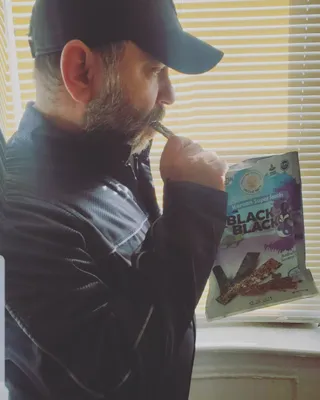 UNCLE NICK 한국 슈퍼 스낵 블랙 &amp; 블랙 김 스낵 — 5점을 준 리뷰어가 2021년 11월 올린 사용 사진