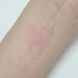 ATHE AUTHENTIC AIRY LIP BALM / 비건립밤 / 어센틱립밤 / 에어리립밤 (수정 요청) — 5점을 준 리뷰어가 2022년 8월 올린 사용 사진