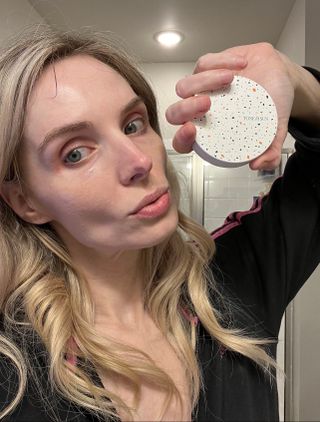 TONEfitSUN 쿠션 12g 비건 톤업 선쿠션 한국산 SPF 50+/ PA++++ — 5점을 준 리뷰어가 2023년 2월 올린 사용 사진